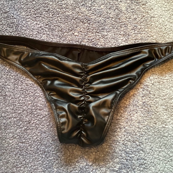 Sexy black brief, tag Xl but fits like medium - Picture 3 of 4